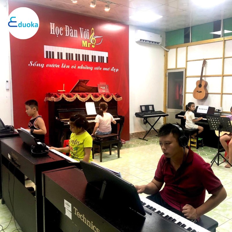 Học đàn với Mr.Sol