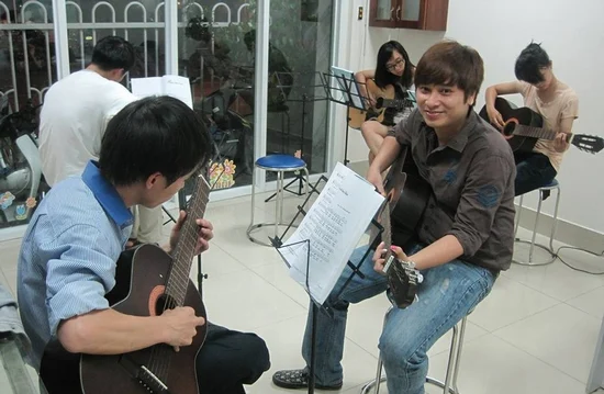 1. Khuyến Nhạc Sông Thu