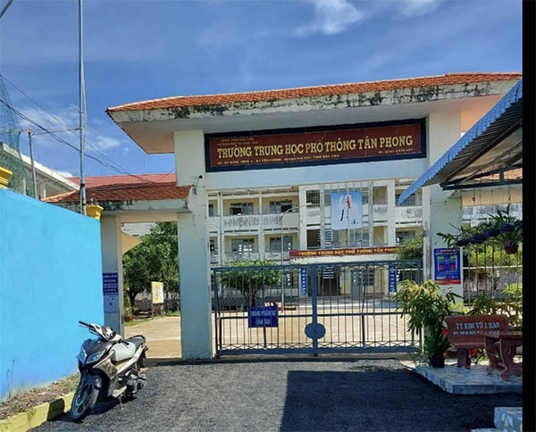 Trường THPT Tân Phong