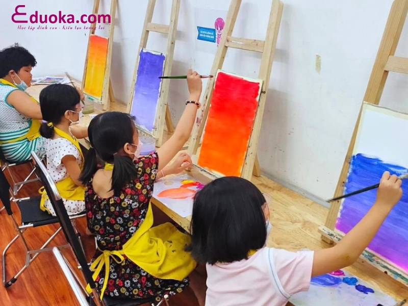 Lợi ích khi cho bé học tại các trung tâm dạy vẽ quận 12