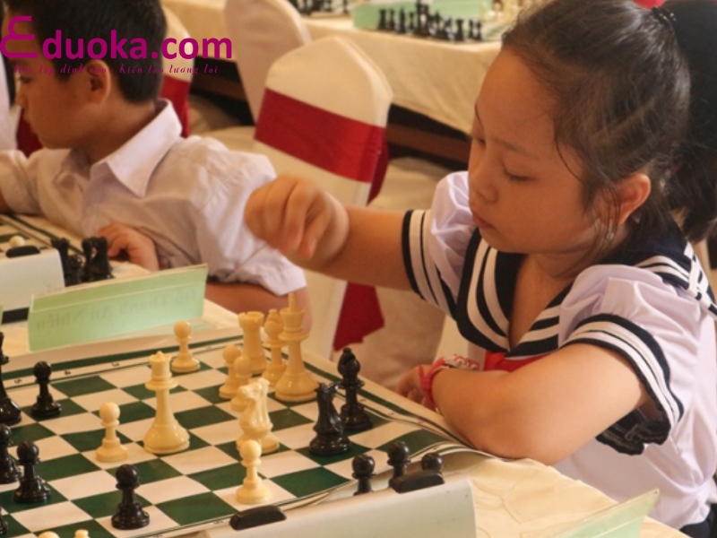 Những điều bạn cần biết khi cho con học cờ vua