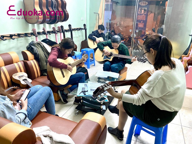 Guitar Huyện Hóc Môn