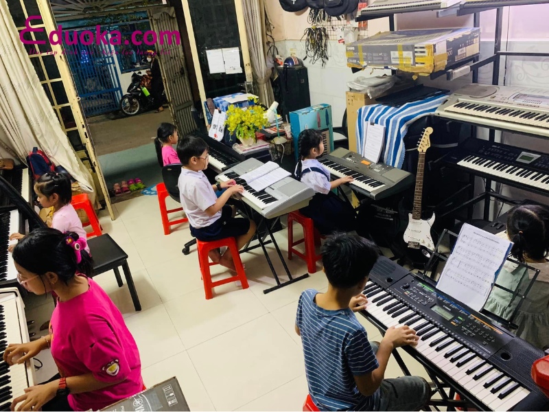 Lớp dạy đàn Piano-Organ TTVH Hóc Môn