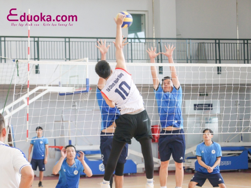 Trung tâm Bóng chuyền Hồng Yến