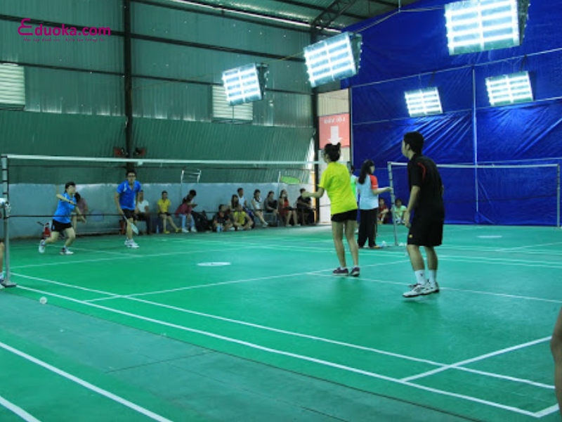 Thầy triệu dạy cầu lông tại làng trẻ Picaso 357