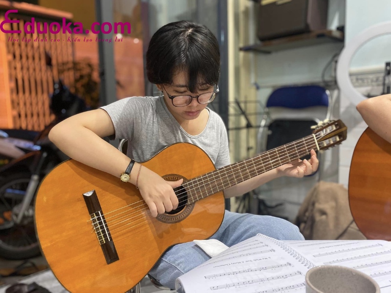Trung tâm dạy đàn quận 1 dành cho mọi lứa tuổi và trình độ