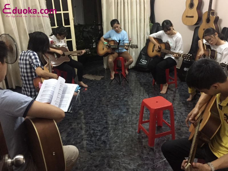Guitar Huyện Hóc Môn