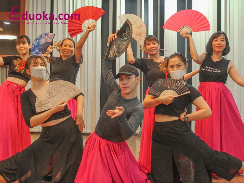 Lớp Múa Cổ Trang tại trung tâm VYOGAWORLD