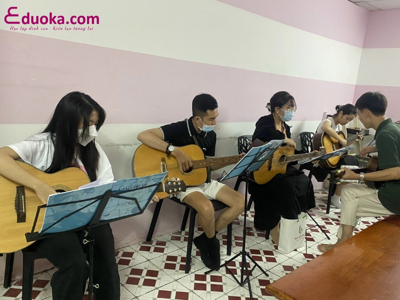 Trung tâm nhạc cụ Tiến Đạt