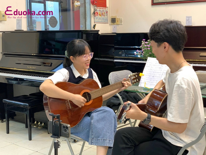 Cần lưu ý những gì khi tìm kiếm các trung tâm dạy đàn guitar quận 2