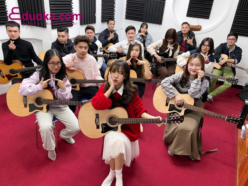 Lớp Guitar Quận 9 Cô Hương