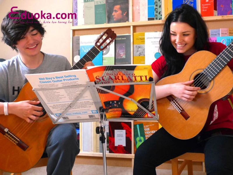 Những lưu ý cần biết khi học đàn guitar tại các trung tâm dạy đàn guitar quận 11