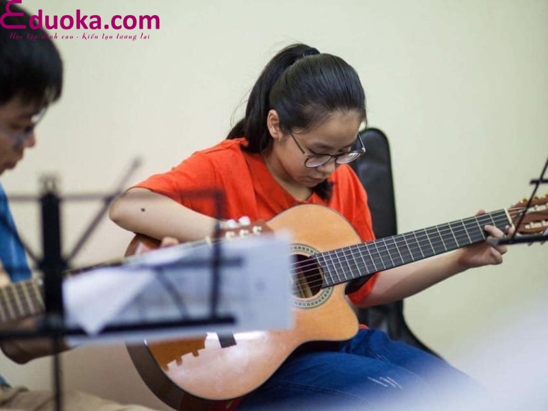 Những lưu ý khi chọn trung tâm học đàn guitar