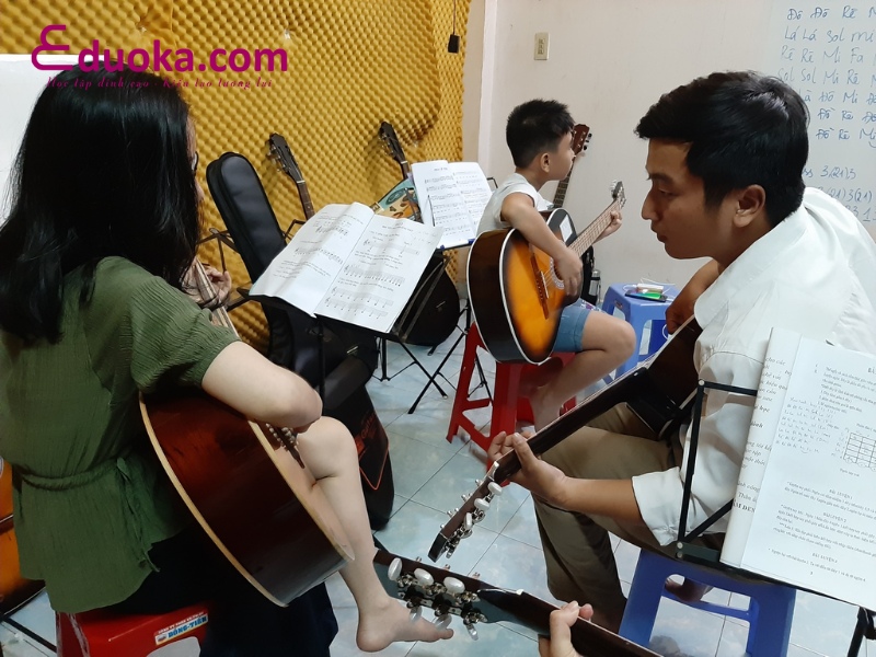 Trung tâm âm nhạc Dấu Chấm Đen