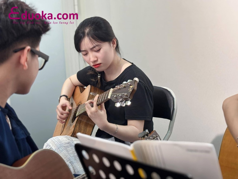 Trung tâm dạy đàn guitar SOL