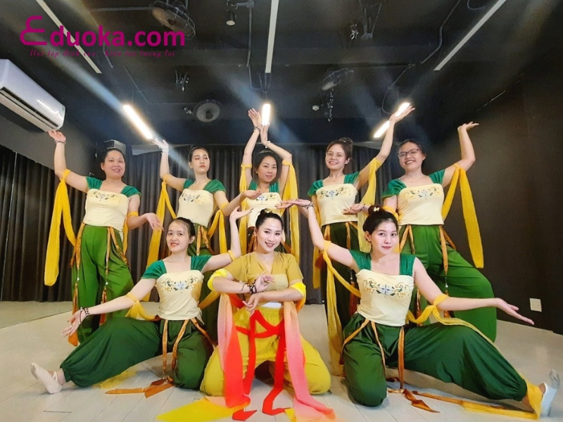 Trung tâm dạy múa huyện Củ Chi Sen Hồng
