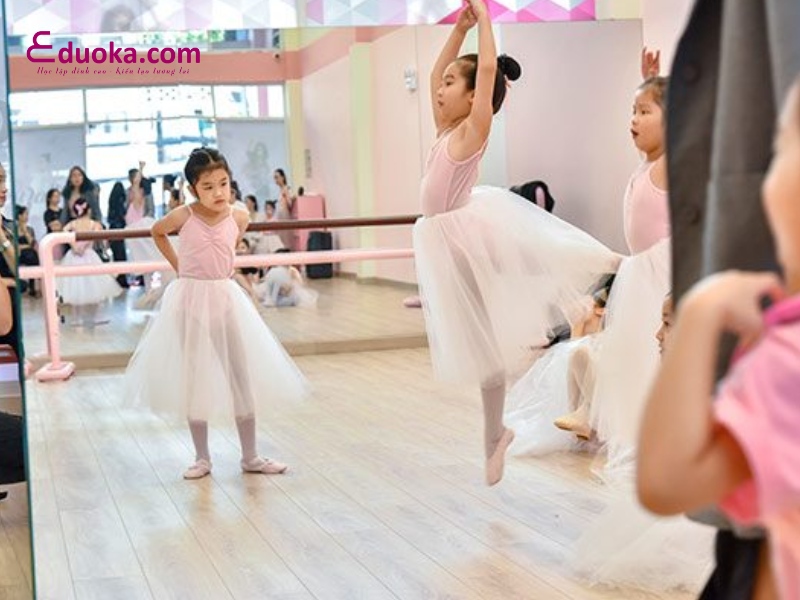 Trung tâm văn hóa và thể thao huyện Hóc Môn