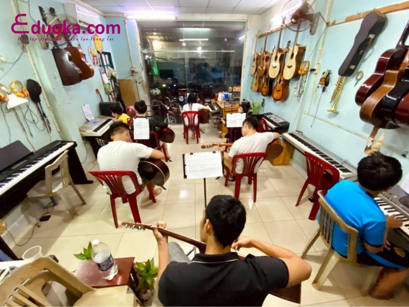 Lớp dạy đàn Guitar TTVH 