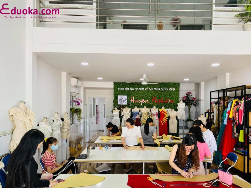 Trung tâm đào tạo thiết kế thời trang chuyên nghiệp Huyen Fashion