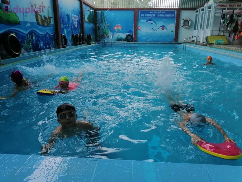 Các tiện ích tại hồ bơi Thành Trung