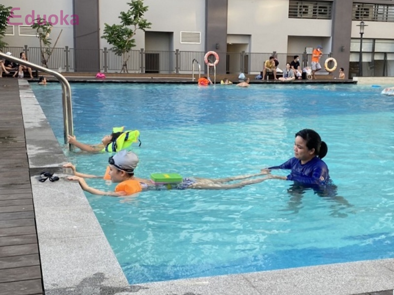 Eduoka - trung tâm giáo dục chuyên cung cấp lớp học bơi hàng đầu tại TP.HCM