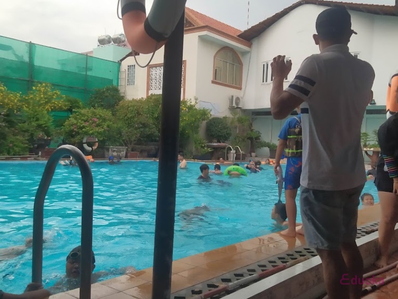 Dịch Vụ Tại Hồ Bơi Trần Lâm