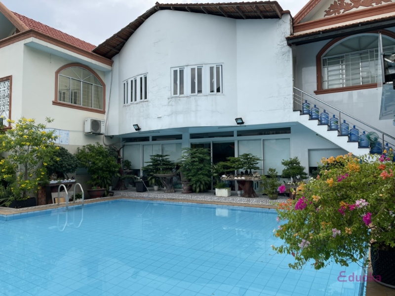 Tổng Quan Về Hồ Bơi Trần Lâm