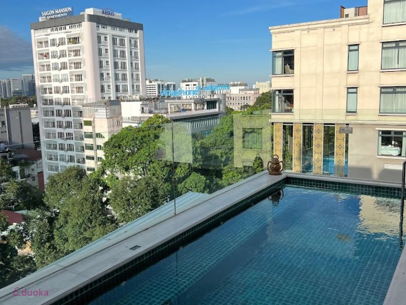 Giới Thiệu Chung Về Hồ Bơi Khách Sạn Âu Lạc Legend