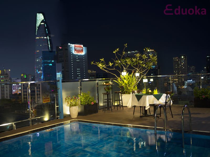 Giới thiệu chung về Hồ Bơi Lotus Central Hotel
