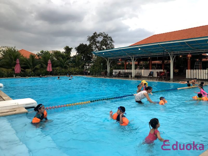 Tham gia lớp học bơi chuyên nghiệp tại Eduoka TP.HCM