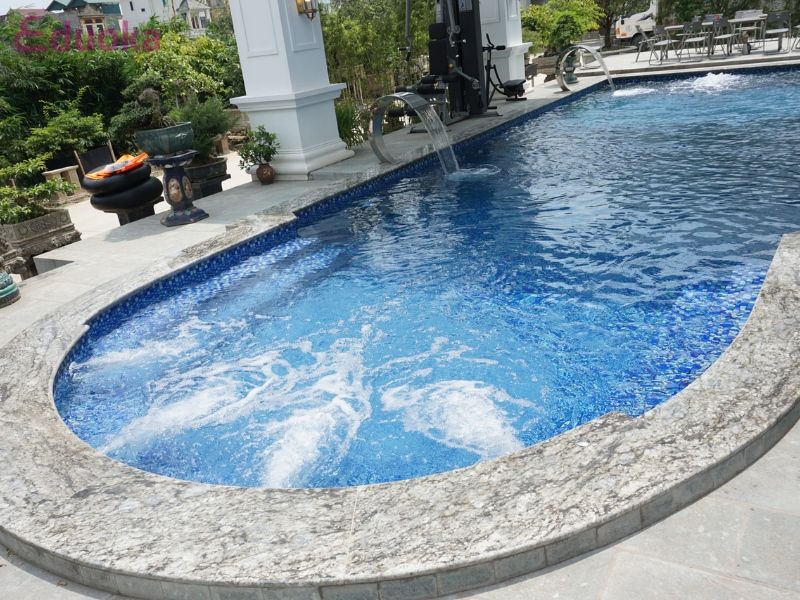 Hồ bơi ngoài trời là gì?