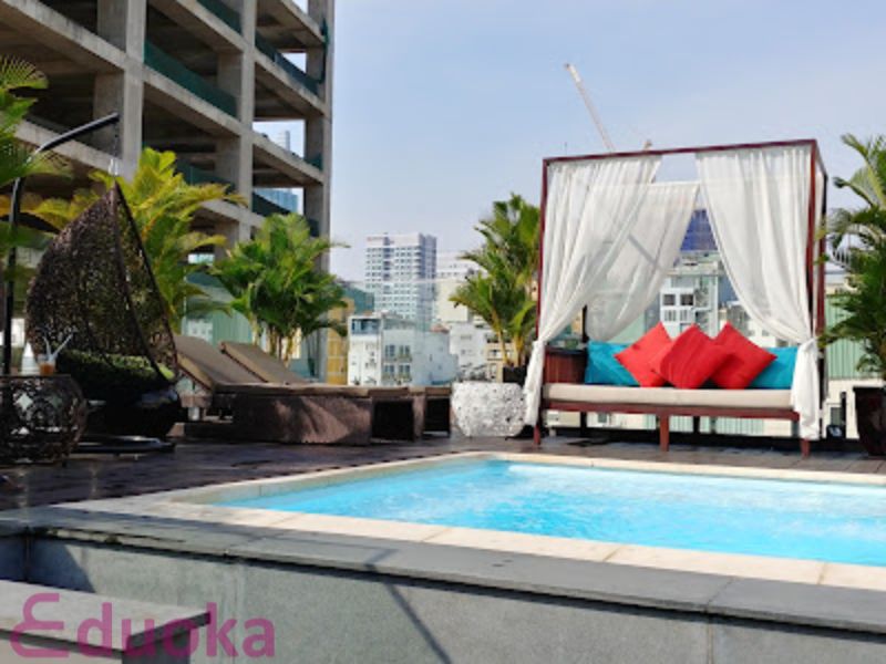 Chi Phí Thuê Bể Bơi Tại Roseland Centa Hotel
