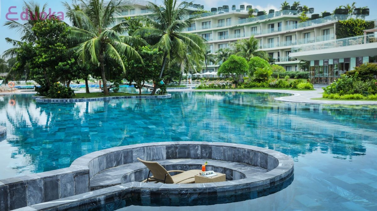 Top 3+ hồ bơi nước mặn tại HCM an toàn, view xịn