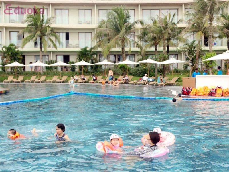 Hồ nước mặn trên cao