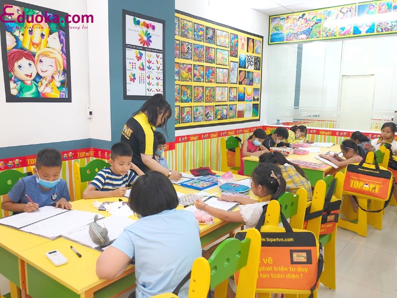 Lớp học vẽ Topart Nhà Bè