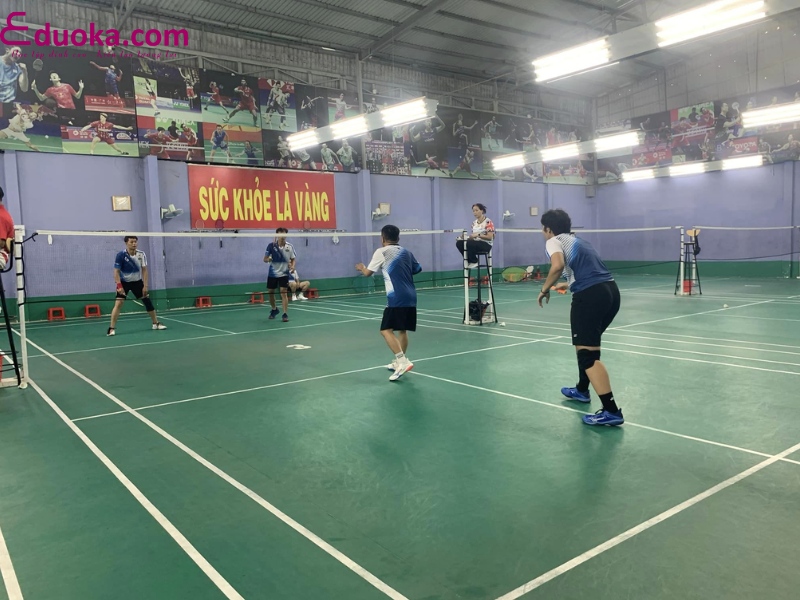 Sân Cầu Lông Trường Việt