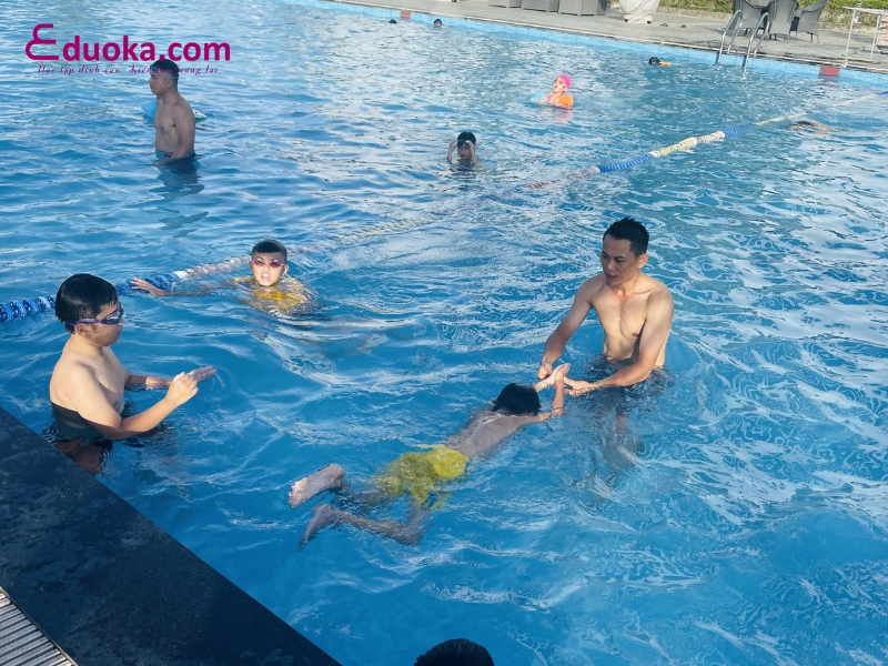Bể bơi trung tâm văn hoá quận 9