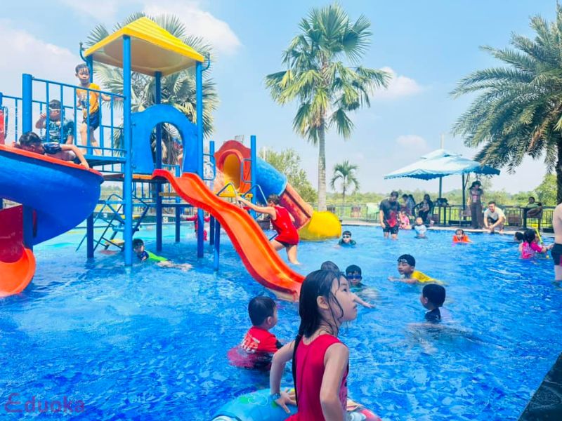 Dịch vụ tại khu vực hồ bơi Hoa Viên 979