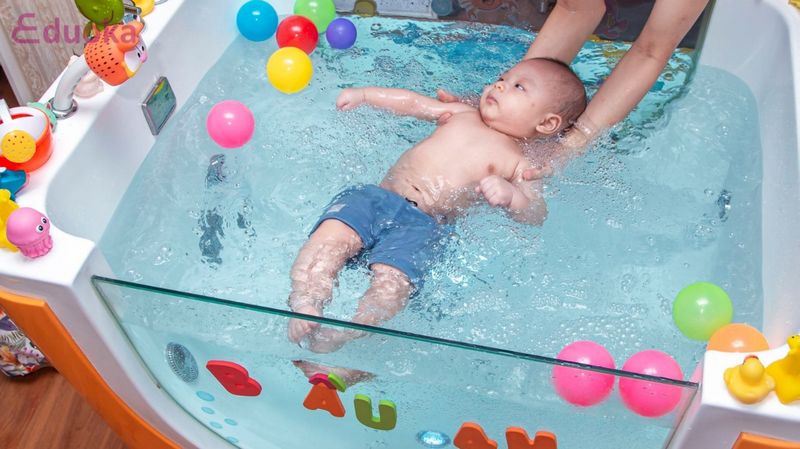 Top 4 trung tâm dịch vụ hồ bơi thủy liệu cho bé an toàn