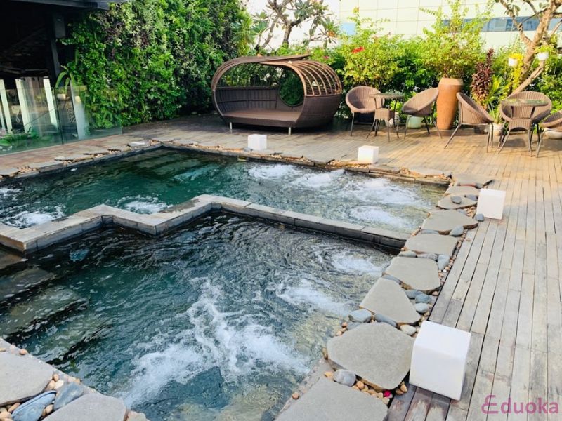 Sơ Lược Về Bể Bơi Silverland Sakyo Hotel