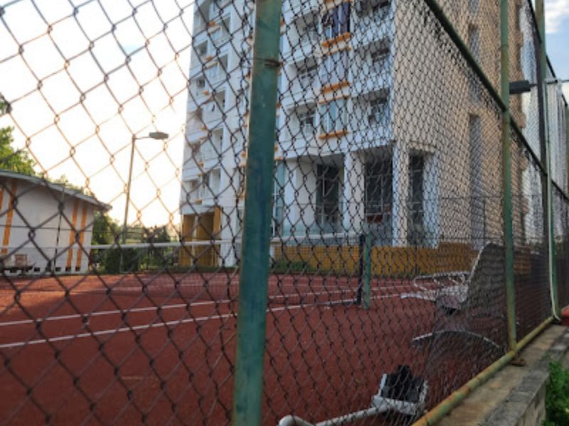 Dịch Vụ Tại Sân Tennis Terra Rosa