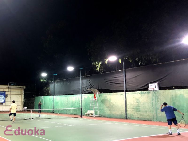 Dịch vụ tại sân tennis Cây Đa