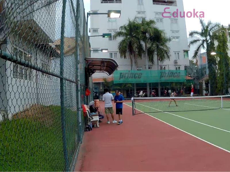 Dịch vụ tại sân tennis Ông Già