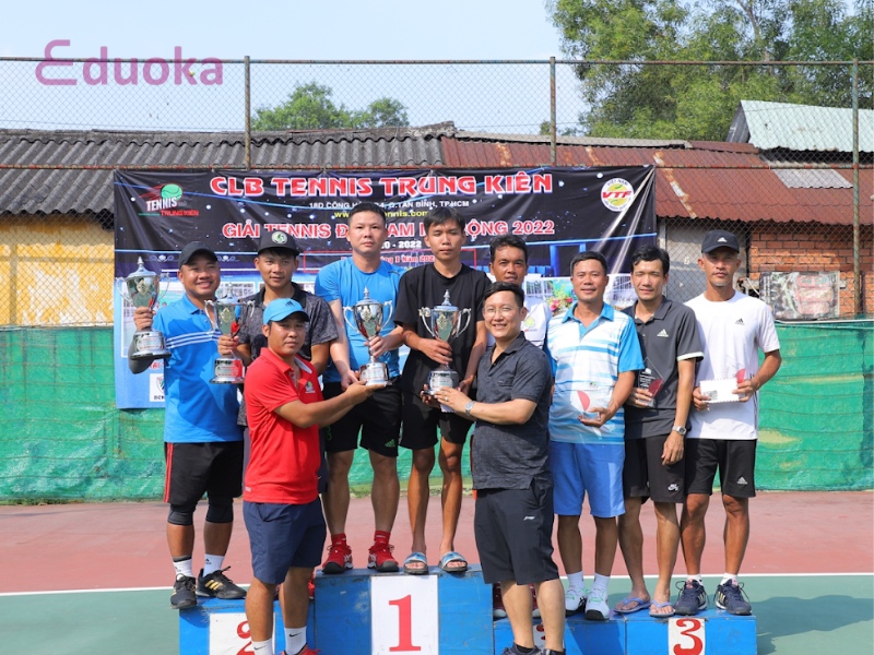 Lớp dạy tennis Trung Kiên