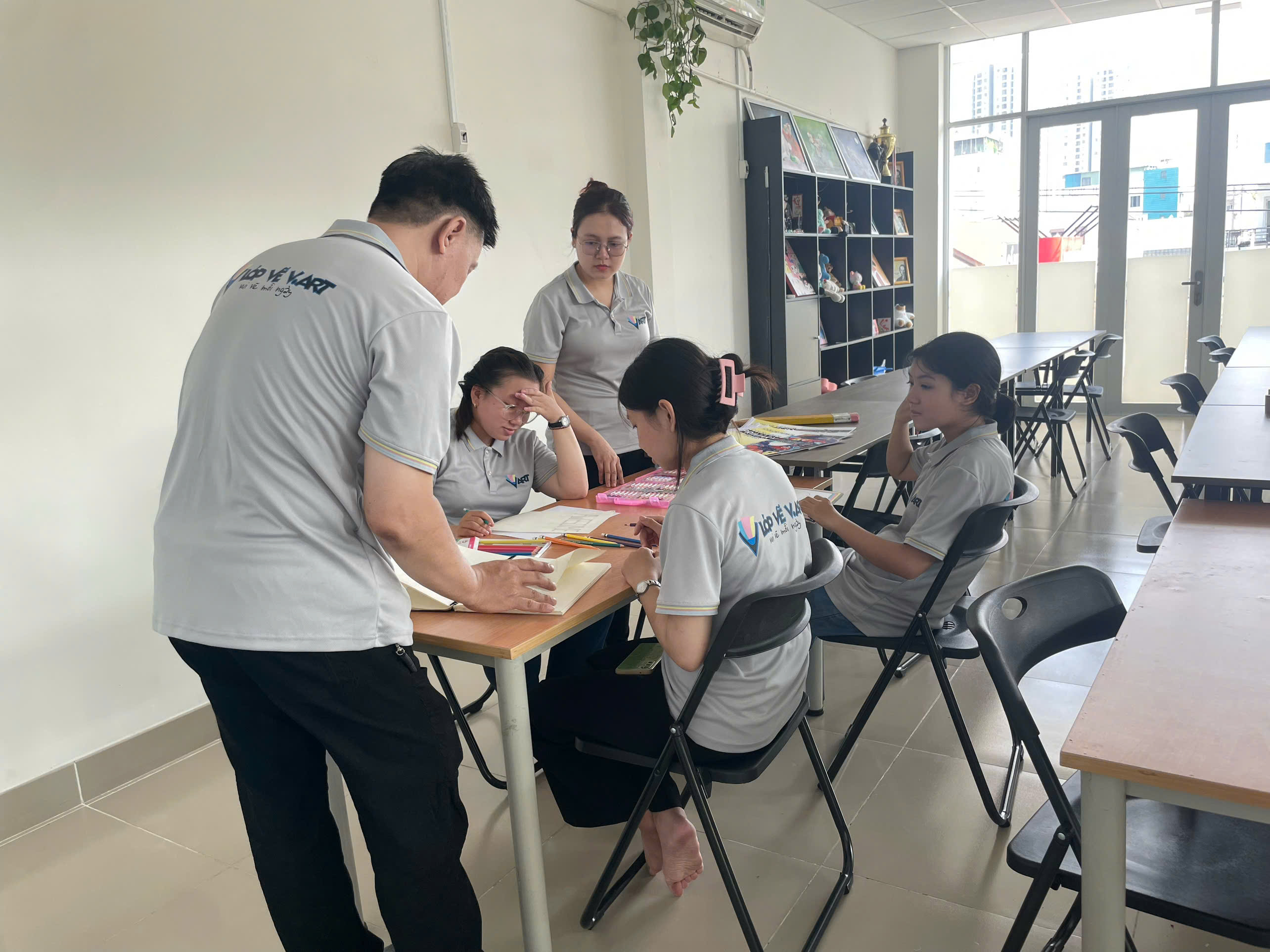 Lớp Vẽ Năng Khiếu Việt Artist  (V.Art )